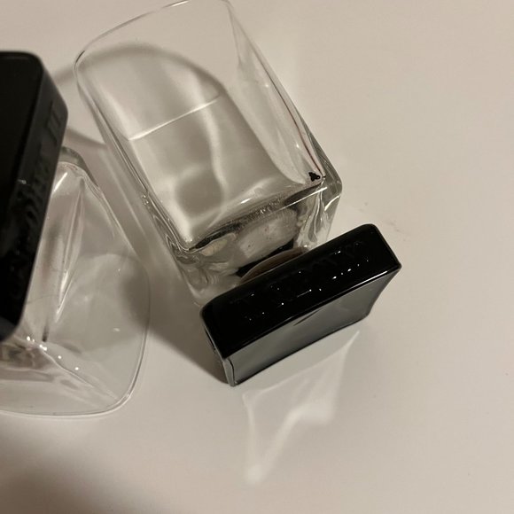 DI SARONNO (2) CLEAR SQUARE GLASS w/ BLACK SQUARE BASE - Preowned - Picture 4 of 5